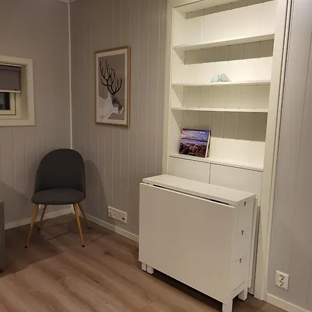 Kvaloya, I Hakoybotn *